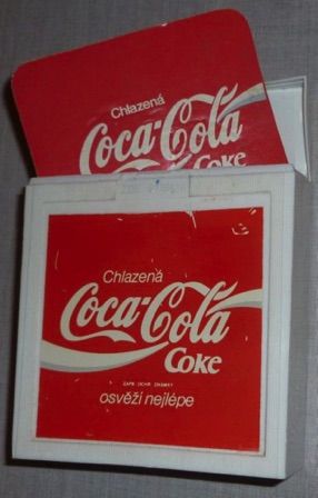 7154-1 coca cola plastic houder met onderzetter € 1,50.jpeg